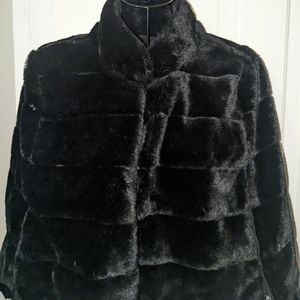 BETSY JOHNSON BLACK FAUX FUR CAPE/BOLERO SIZE MEDIUM